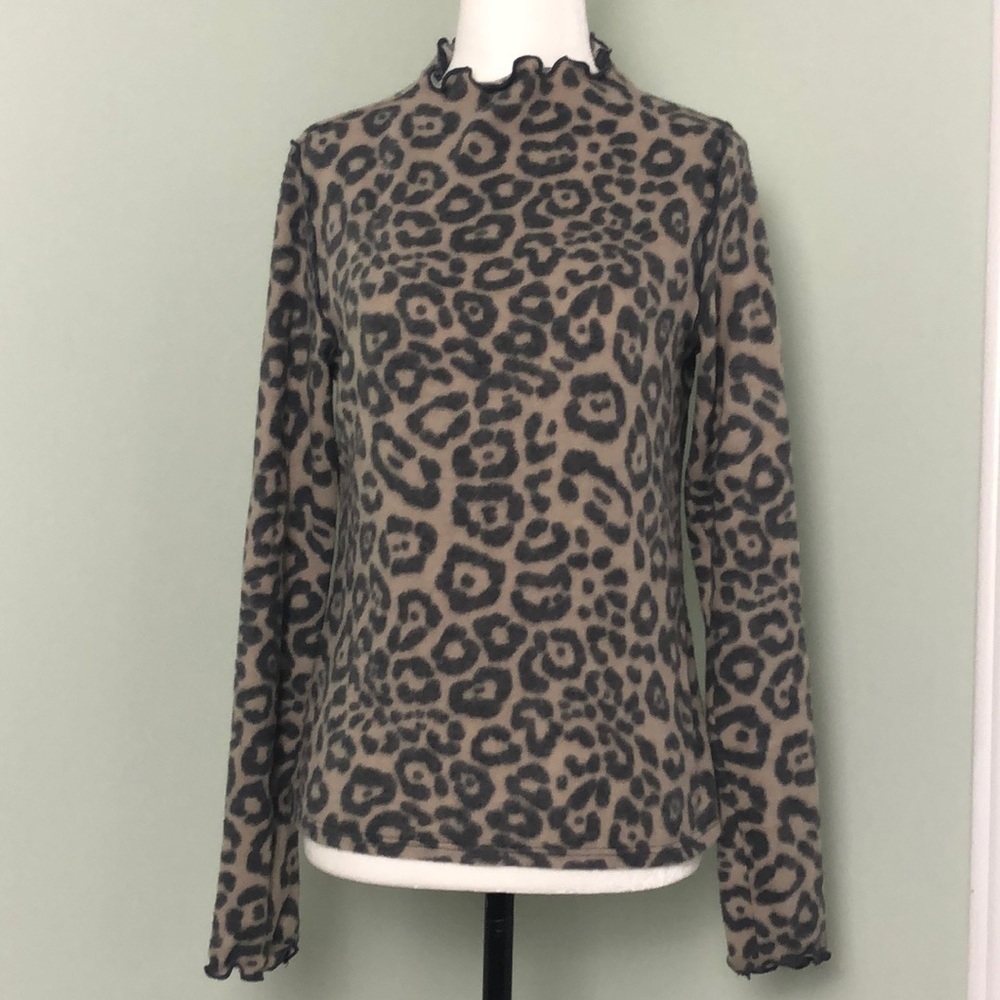 💙 S 💙 NWT Anthro Top Leopard Print Soft Fuzzy Lettuce Hem